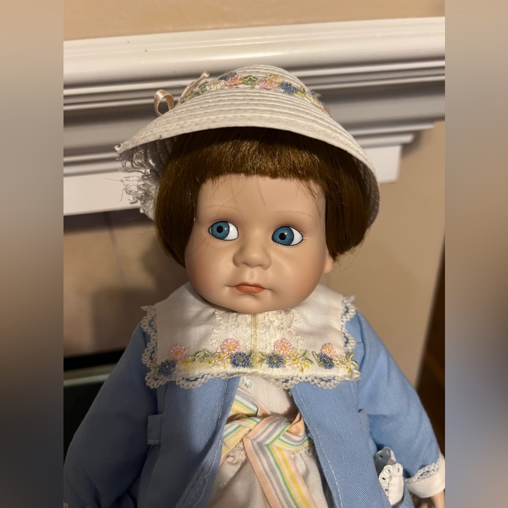 1989 Danbury Mint Porcelain Collector Doll - Picture 2 of 6